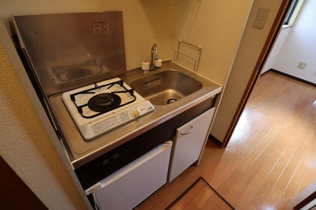 ヴランドール西船のキッチン|ミニ冷蔵庫つき