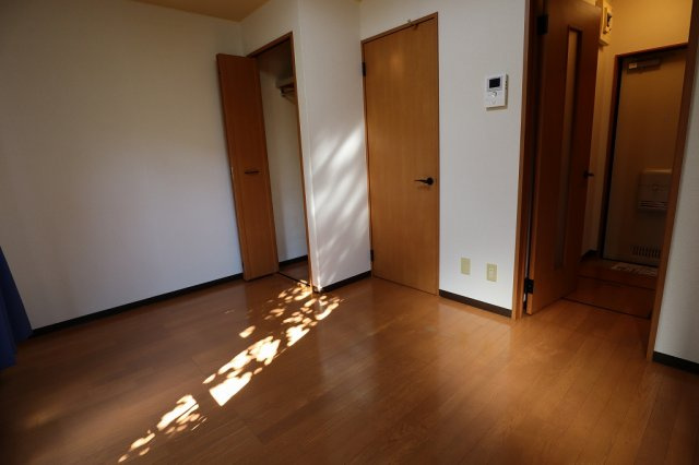 ヴランドール西船の居間・リビング|居室はフロ―リング