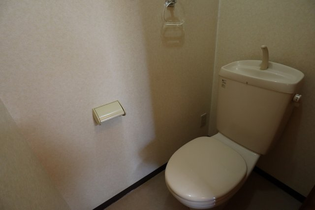 ヴランドール西船のトイレ|写真は同間取りの101号室のものです