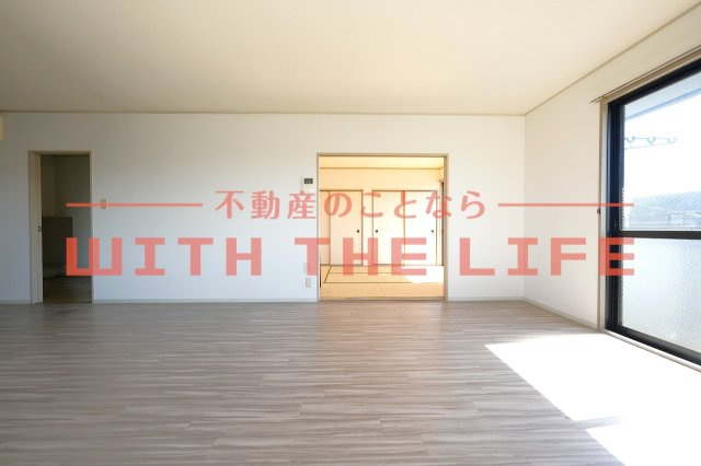 カサグランデⅡ【キャッシュバック対象物件】の居間・リビング|おしゃれな居間です