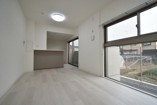 エストリュエル の居間・リビング|反転　同タイプ参考写真