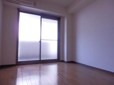 サンシャイン烏丸の子供部屋|洋室