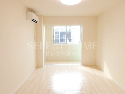 【居間・リビング】 | グランドソレイユ | 居間です