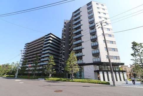 シティテラス川崎鈴木町グランドシーズンズ（川崎区大師駅前2丁目）の外観|■シティテラス川崎鈴木町グランドシーズンズ
■平成30年11月築
■京急大師線「鈴木町」駅から徒歩３分
■ペット飼育可能（細則有）
■3ＬＤＫ
■新規内装リフォーム
■各居室収納スペース有
