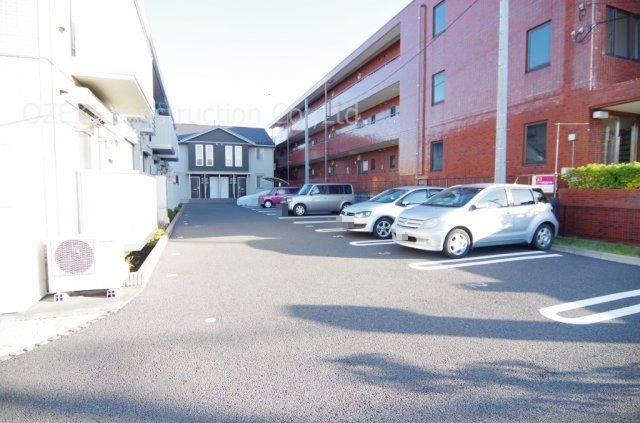 シュエット赤山Ⅰの駐車場