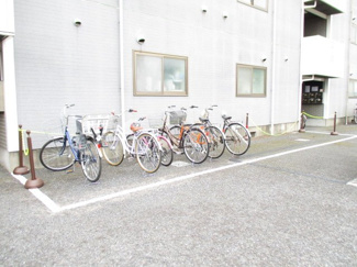 【その他共用部分】 | 敷地内に駐輪場を完備しています！自転車はちょっとした移動手段に便利ですよね！駅まで自転車もおすすめです！