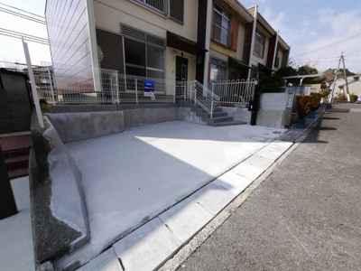 【駐車場】 | ひよどり台５丁目テラスハウス | お車２台駐車可能です。