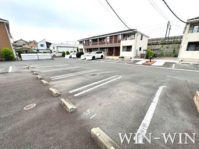 ビオーラ 金剛 Bの駐車場