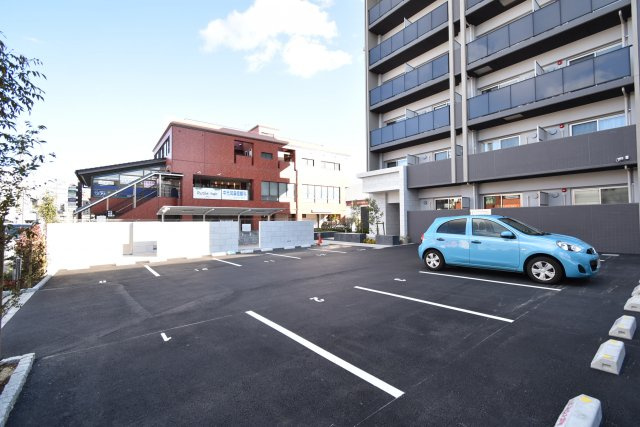 グローリードミール開田の駐車場
