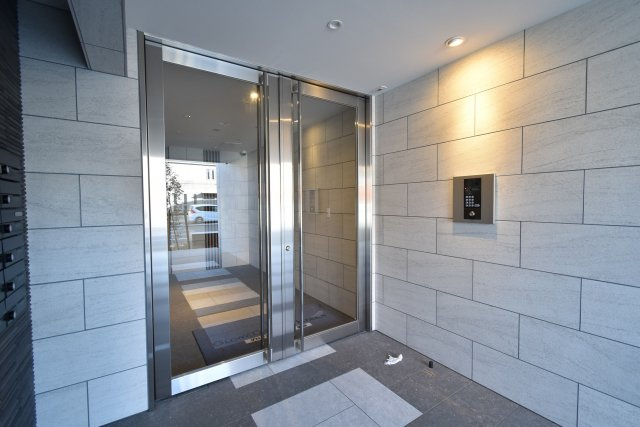 グローリードミール開田のエントランス