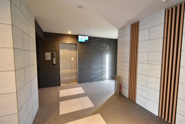 グローリードミール開田のエントランス