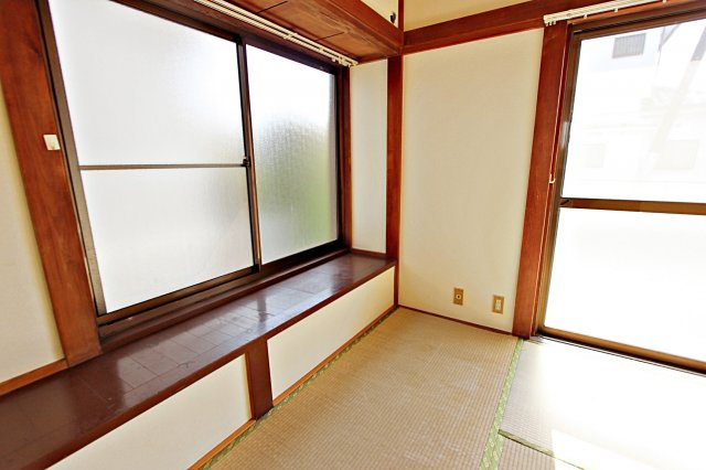 6丁目一戸建の和室|出窓