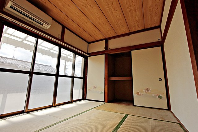 6丁目一戸建の和室|西側の和室6帖