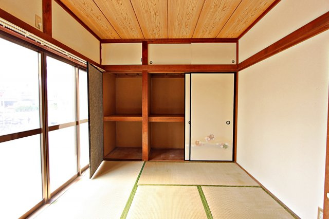 6丁目一戸建の収納|６帖和室の押し入れと天袋