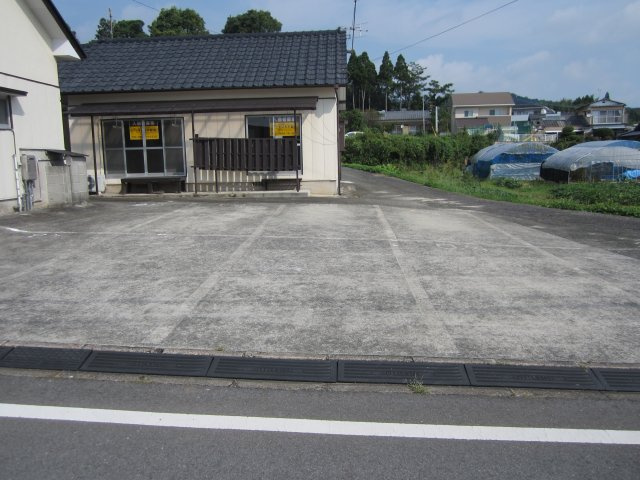 アスターライフ糠峯５号棟の駐車場