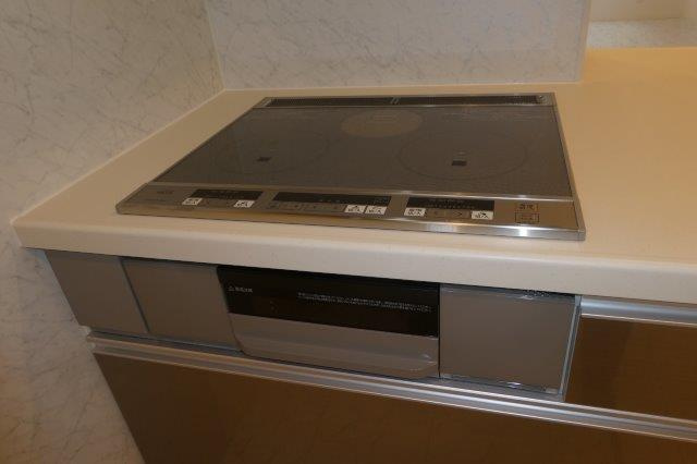 ＭⅡのキッチン|3口IHコンロ