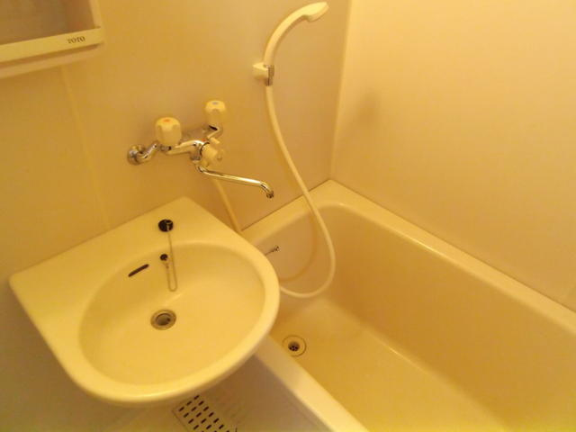 ドエルエクセ津田沼の浴室