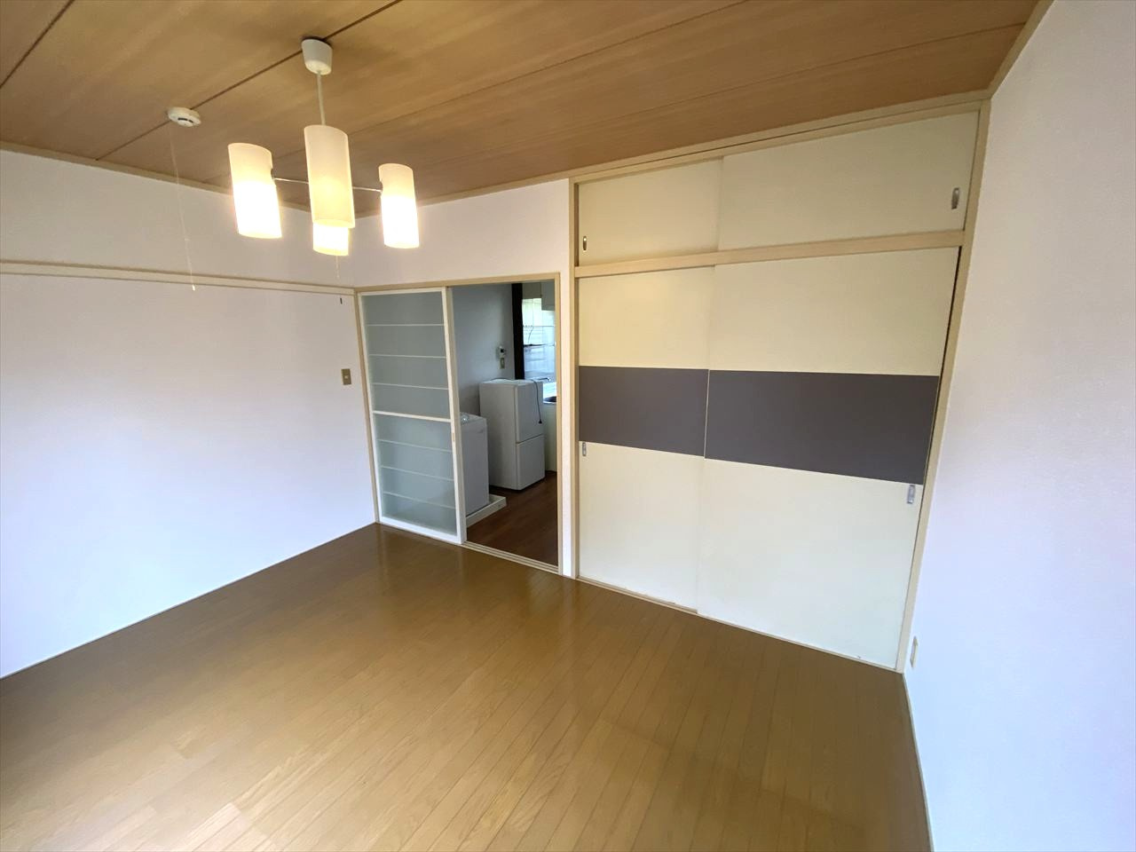 アビタション西条の洋室