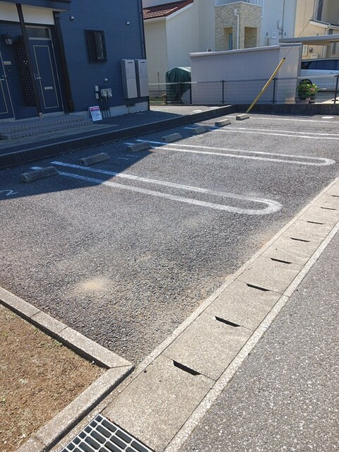 ニューブランパレスⅠの駐車場