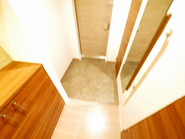 ライムストーン新大宮の玄関|明るい玄関です