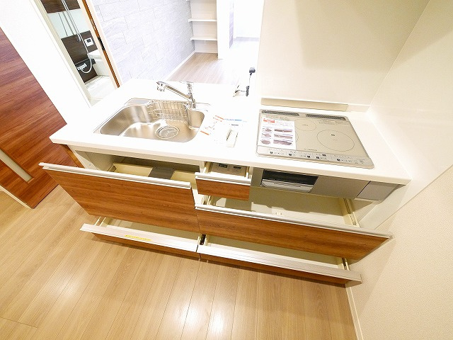 ライムストーン新大宮のキッチン|お料理しやすいキッチンです