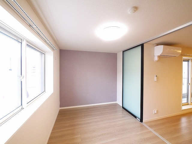 ライムストーン新大宮の洋室|広々とした洋室です