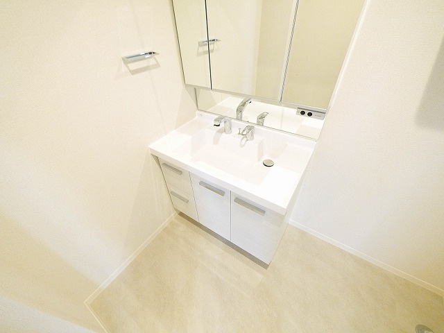 ライムストーン新大宮の洗面所|ゆったりとスペースのある洗面所