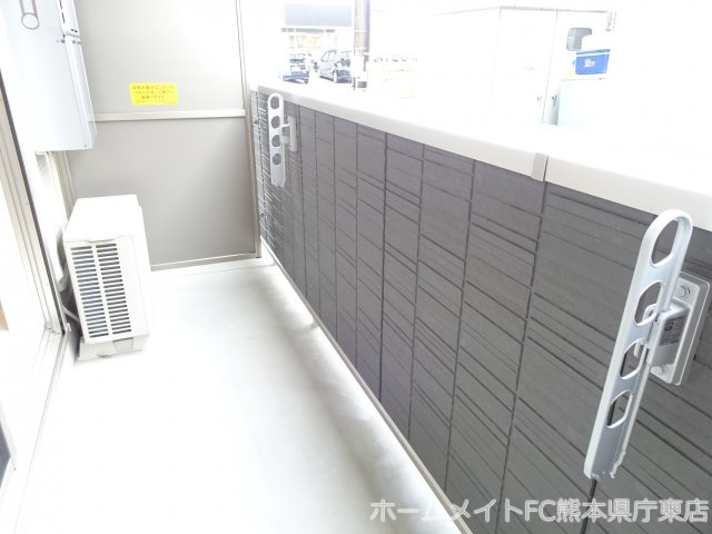 熊本市東区尾ノ上１丁目のアパートのバルコニー