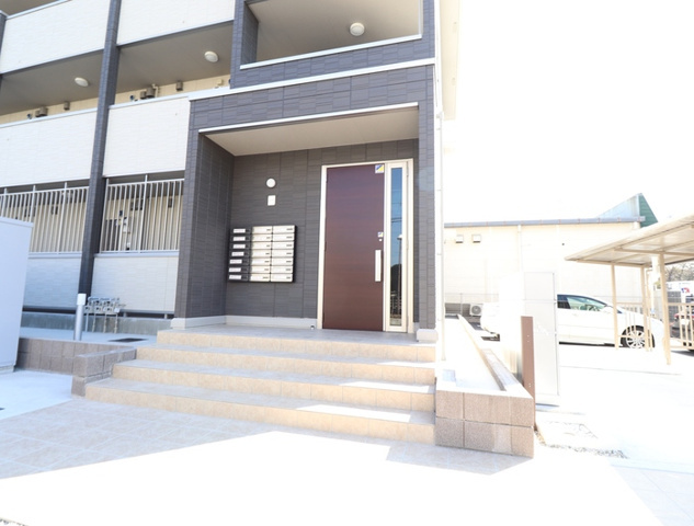 熊本市東区尾ノ上１丁目のアパートのエントランス