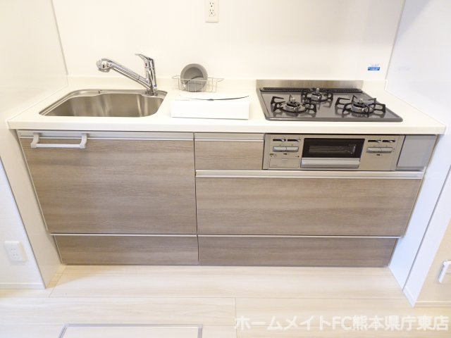 熊本市東区尾ノ上１丁目のアパートのキッチン