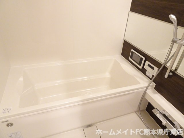 熊本市東区尾ノ上１丁目のアパートの浴室