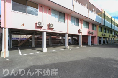 【駐車場】 | クレスト新浜A | カースペースがあります