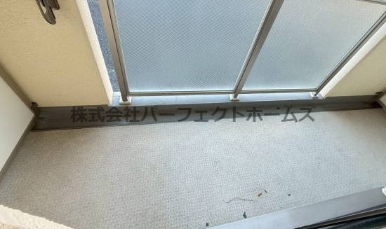 アートプラザ枚方のバルコニー|暖かな日差しのふりそそぐバルコニー