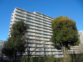 【外観】 | ＊各階2住戸毎にエレベーター完備
＊24時間有人管理、充実した共用部有