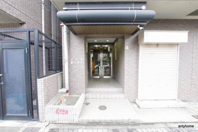 ノイエ新大阪A棟　仲介手数料無料のエントランス