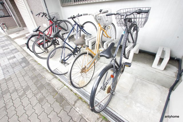 ノイエ新大阪A棟　仲介手数料無料の駐車場