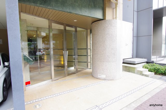 セレニテ新大阪　仲介手数料無料のエントランス