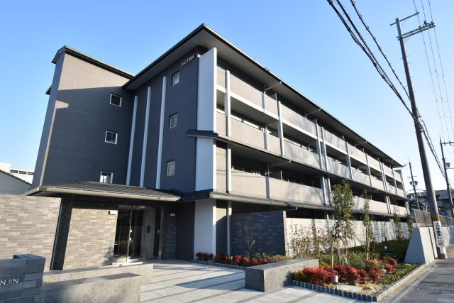 グローリードミール天神の外観