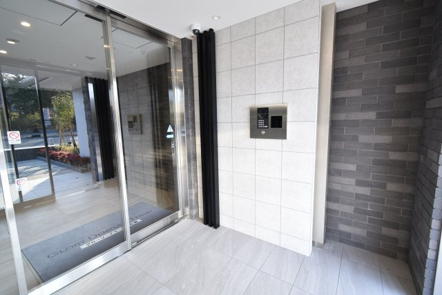 グローリードミール天神のエントランス