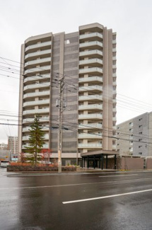 【外観】 | 大きく高さのある建物は安定感ありますね