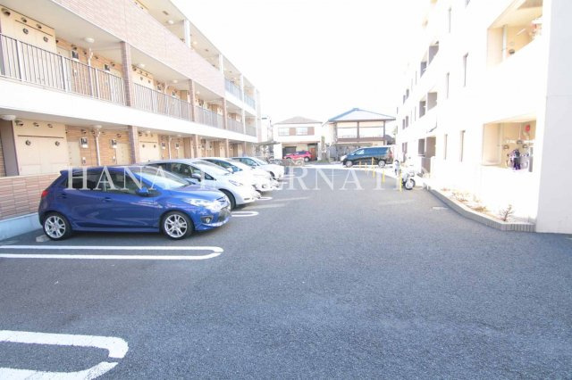 リュミエールの駐車場