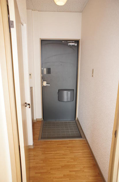 サンビレッジ吉川Dの玄関