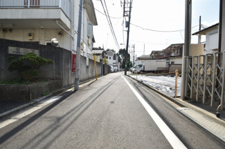 【前面道路含む現地写真】 | 現地見学や資料請求などお気軽にお問合わせ下さい。
周辺環境とあわせて現地ご案内致します。