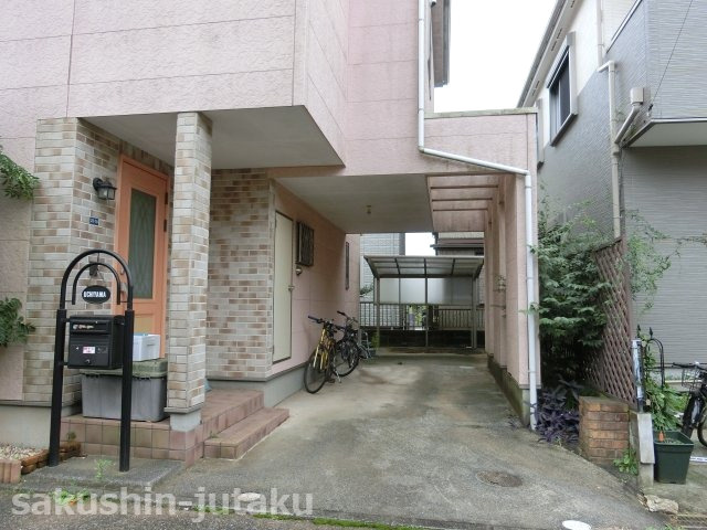 作新台５丁目　中古戸建の駐車場|２台駐車可（車種によります）