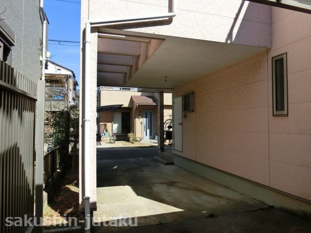 作新台５丁目　中古戸建の駐車場|屋根付カーポート