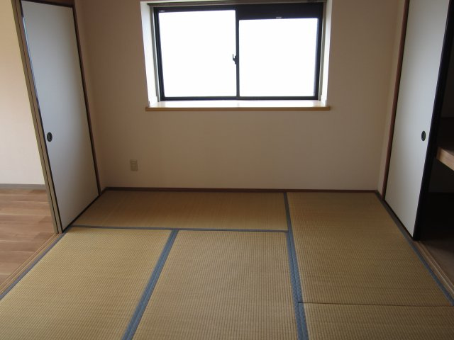 リバティハウス西築地の和室
