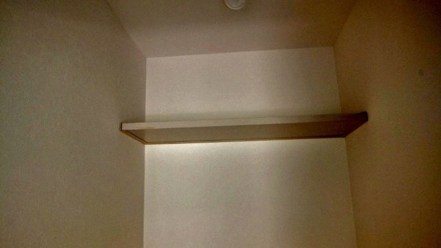 カタンクローバーⅡのトイレ|トイレ上部に棚付いています