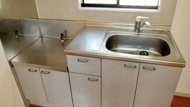カタンクローバーⅡのキッチン|２口コンロ設置可能です。