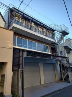 【外観】 | 鉄筋コンクリート造のがっちりとした建物。