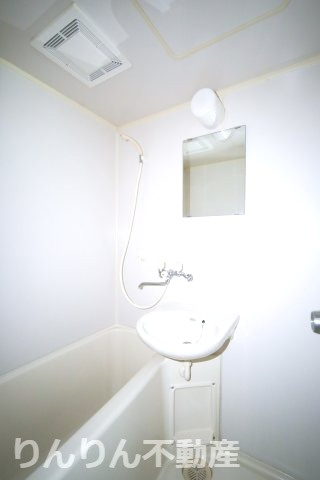 【洗面所】 | 昭和ハイツ | 忙しい朝には欠かせない洗面所です